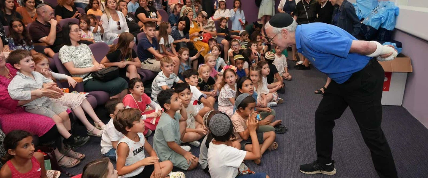 Marc Belzberg at a pre-1st grade event in Jerusalem for bereaved kids from across Israel. Photo by Meir Pavlovsky.