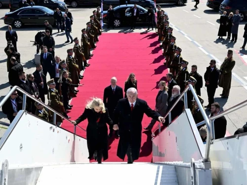 Israeli Prime Minister Benjamin Netanyahu and his wife Sara board the Wing of Zion plane in Budapest for their departure to Washington on April 6, 2025. Photo by Avi Ohayon/GPO.