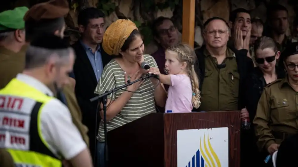 Family and friends of Israeli soldier Maj. (res.) Moshe Yedidyah Leiter attend his funeral at the Mt. Herzl military cemetery in Jerusalem, Nov. 12, 2023. Photo by Chaim Goldberg/Flash90.