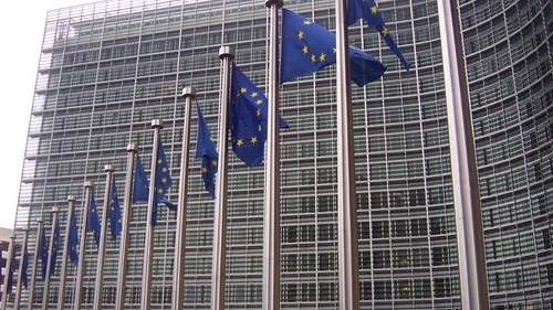 EU flags in front of the European Commission building in Brussels. Credit: Amio Cajander via Wikimedia Commons.