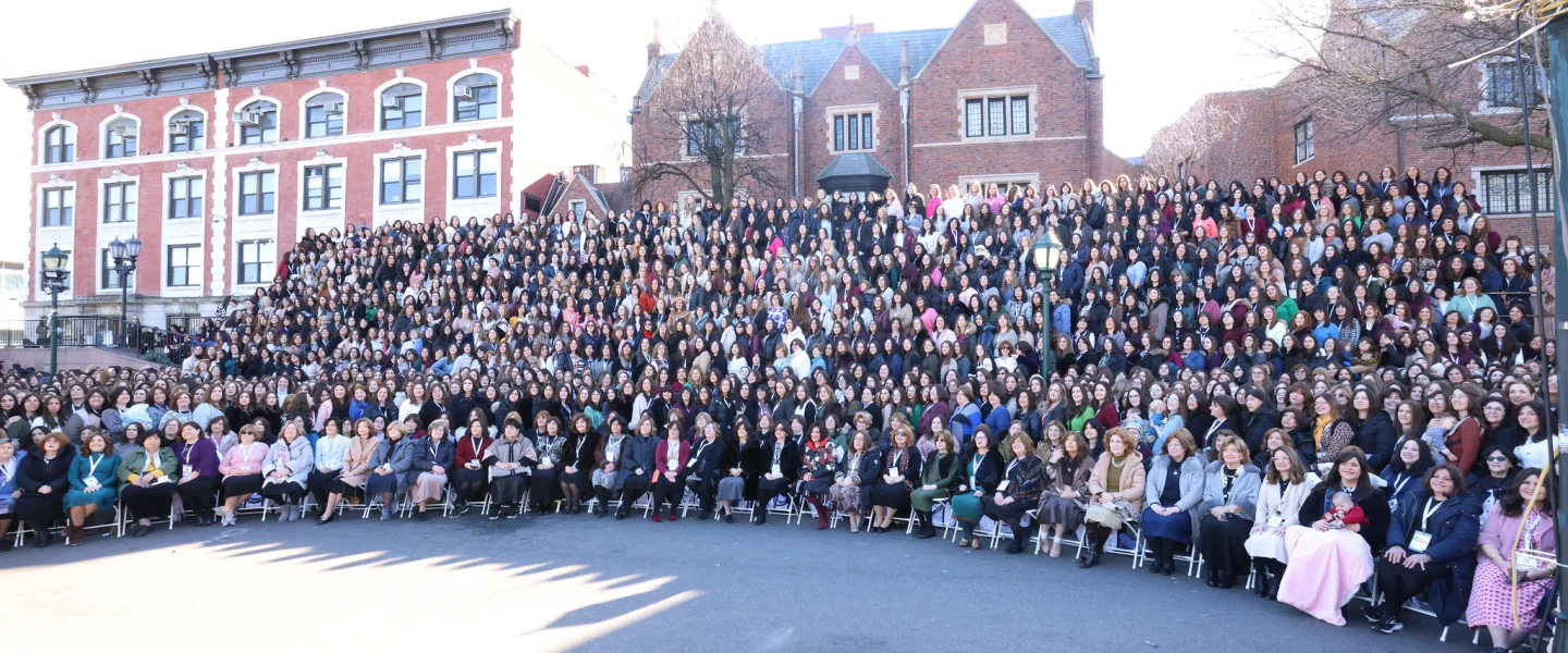 A group photo of Chabad-Lubavitch women emissaries for this year's Kinus HaShluchos. Credit: Chabad-Lubavitch.