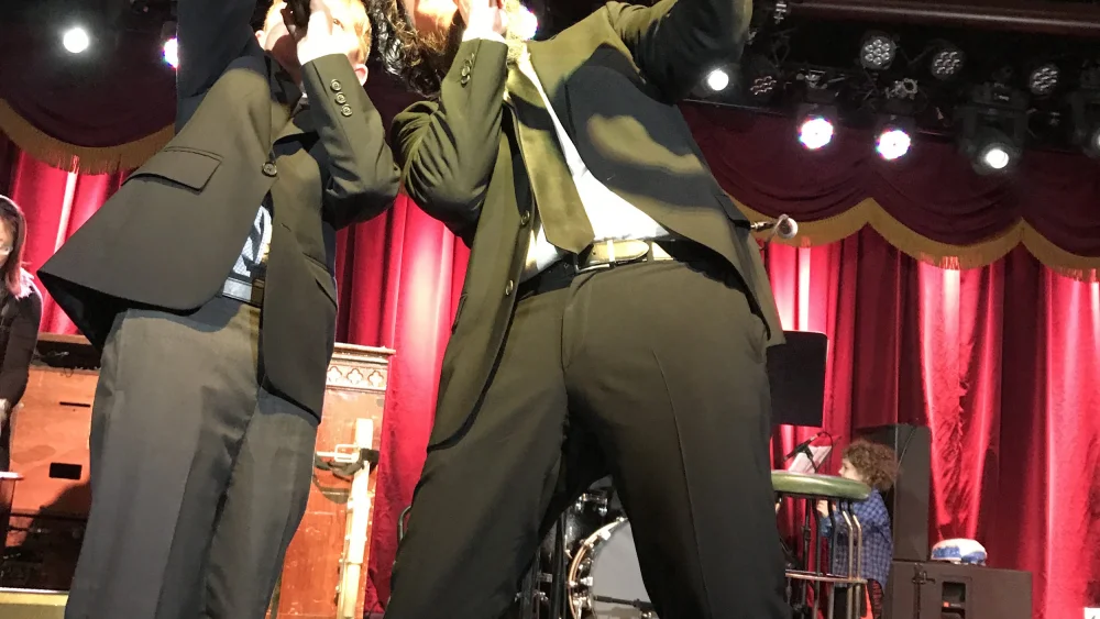 Blowing the shofar. Credit: BecauseJewish.com.