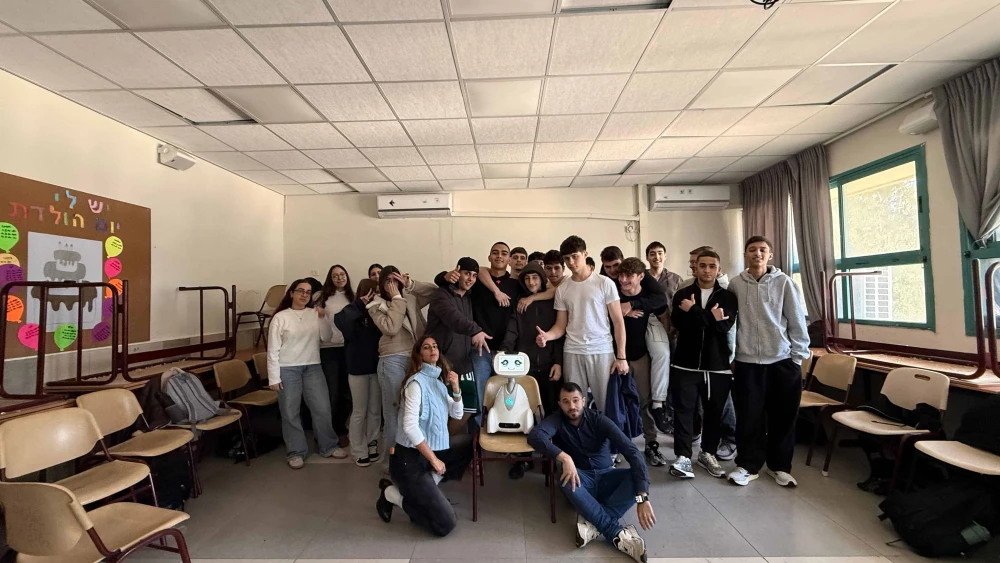 A teacher and his students pose with the AI robot Buddy in ISTS Kiryat Bialik, Israel in 2026. Photo courtesy of ISTS.