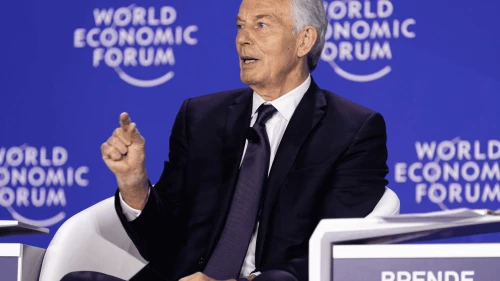 Tony Blair, ex primer ministro británico, habla en la Reunión anual de los Nuevos Campeones, Tianjin, China, el 24 de junio de 2025. Crédito: Jakob Polacsek/Foro Económico Mundial.