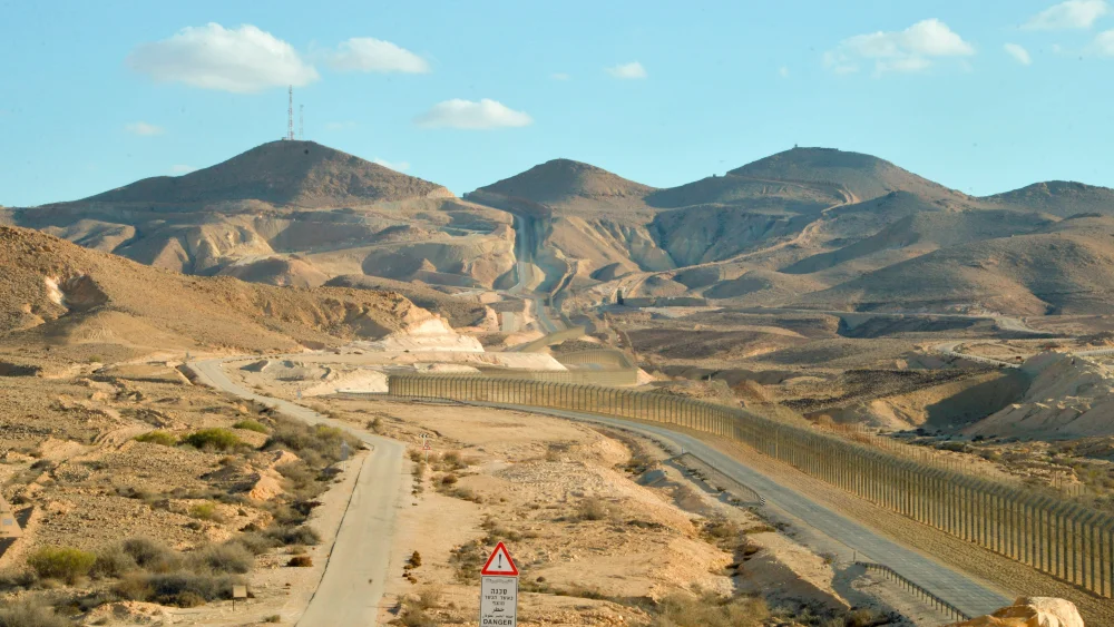 View of the border area between Israel and Egypt's Sinai Peninsula as it seen from Highway 10 in southern Israel, on Dec. 4, 2018. Photo by Yossi Zeliger/Flash90.