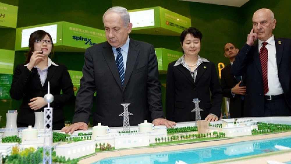 Israeli Prime Minister Benjamin Netanyahu visits a technology exhibition in Shanghai, China, on May 6, 2013. Photo by Avi Ohayon/GPO/Flash90.