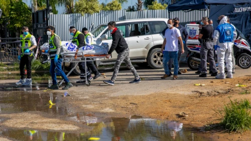 Security forces inspect the scene where a man was shot dead in Lod, central Israel, on Dec. 28, 2020. Photo by Yossi Aloni/Flash90.