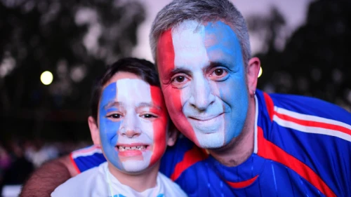 Fans watch the Qatar 2022 World Cup final match between Argentina and France in Ramat Gan, Dec. 18, 2022. Photo by Tomer Neuberg/Flash90.