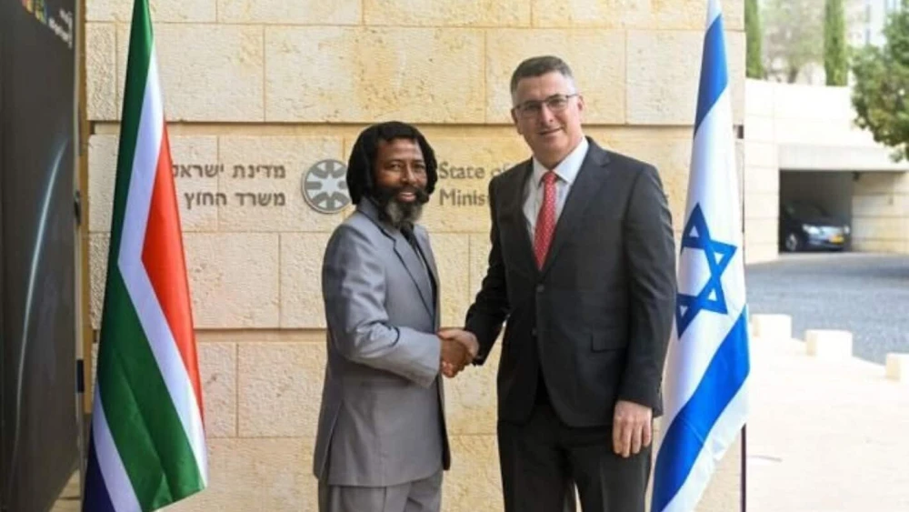 Israeli Foreign Minister Gideon Sa’ar meets with King Buyelekhaya Dalindyebo in Jerusalem, Dec. 1, 2025. Credit: Shlomi Amsalem/GPO.