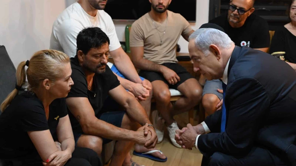 Israeli Prime Minister Benjamin Netanyahu talks with the family of IDF Sgt. First Class (res.) Omer Smadga, who was killed in action in the Gaza Strip, June 24, 2024. Credit: Haim Zach/GPO