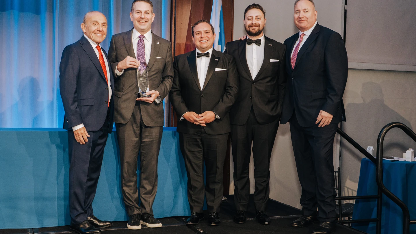 American Airlines receives Medal of Valor for compassion, moral leadership after Bondi Beach attack