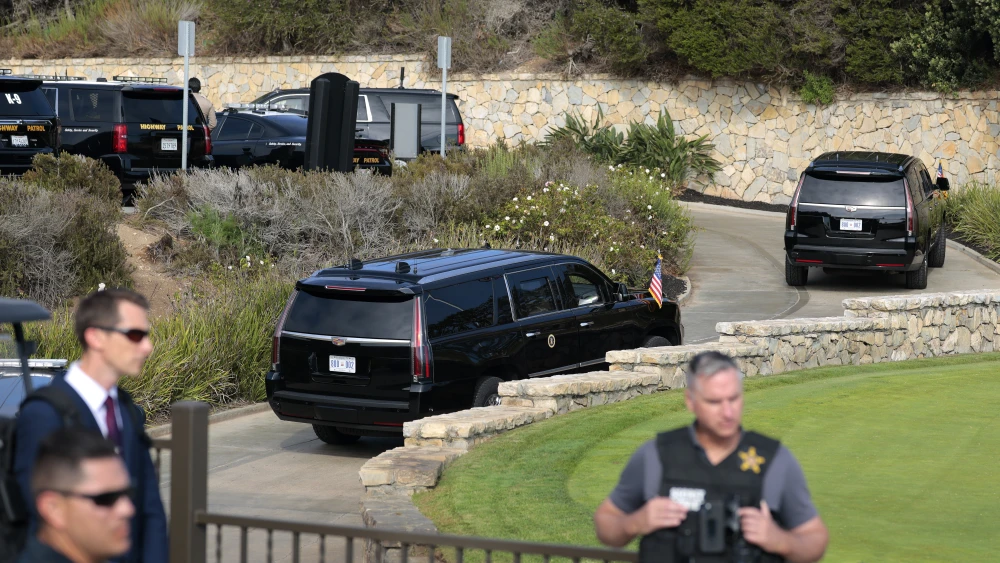 The motorcade of U.S. President Donald Trump arrives at the Trump National Golf Club Los Angeles on Aug. 4, 2026 in Rancho Palos Verdes, California. Trump is traveling to California to attend a fundraising event and then to Las Vegas for a rally on Wednesday. Photo by Chip Somodevilla/Getty Images.
