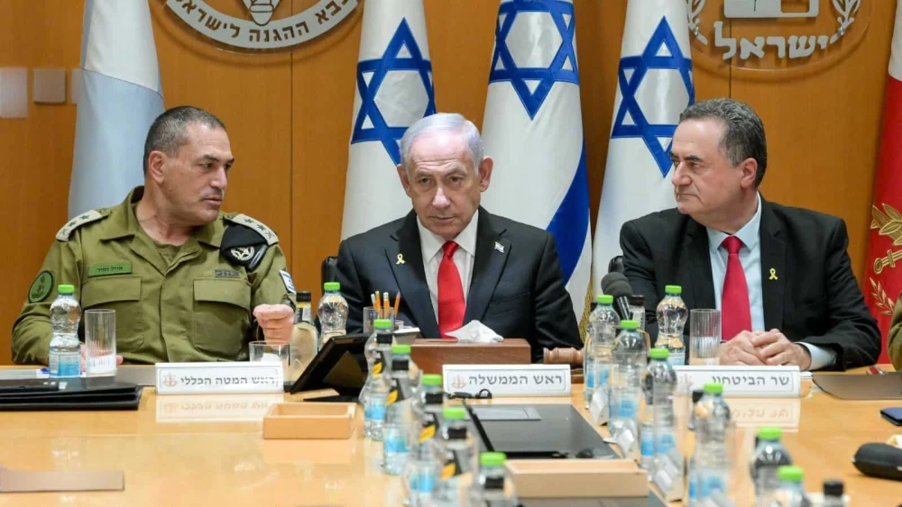Israeli Prime Minister Benjamin Netanyahu and Defense Minister Israel Katz meet members of the Israel Defense Forces' General Staff Forum at the Kirya military headquarters in Tel Aviv, July 1, 2025. Photo by Maayan Toaf/GPO.