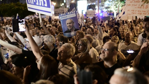 Israelis demonstrate in support of Prime Minister Benjamin Netanyahu outside the house of Attorney General Avichai Mandelblit ahead of his hearing on corruption cases, Oct. 5, 2019. Photo by Tomer Neuberg/Flash90.