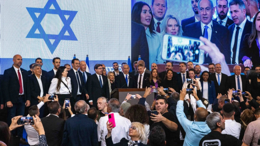 Likud leader Benjamin Netanyahu addresses supporters at party headquarters in Jerusalem on election night, Nov. 2, 2022. Credit: Olivier Fitoussi/Flash90.