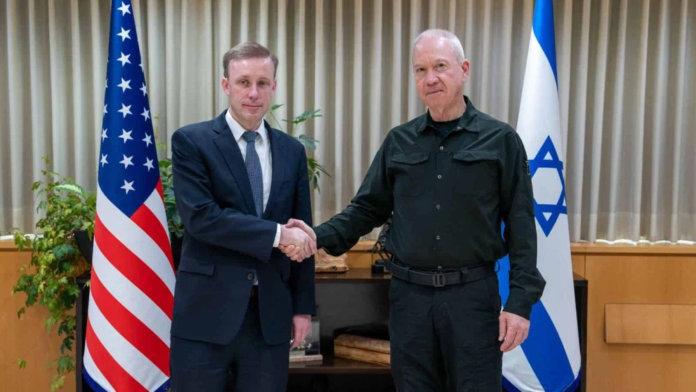 U.S. National Security Advisor Jake Sullivan (left) and Israel's Defense Minister Yoav Gallant at IDF headquarters in Tel Aviv, May 20, 2024. Photo by Ariel Hermoni/IMoD.