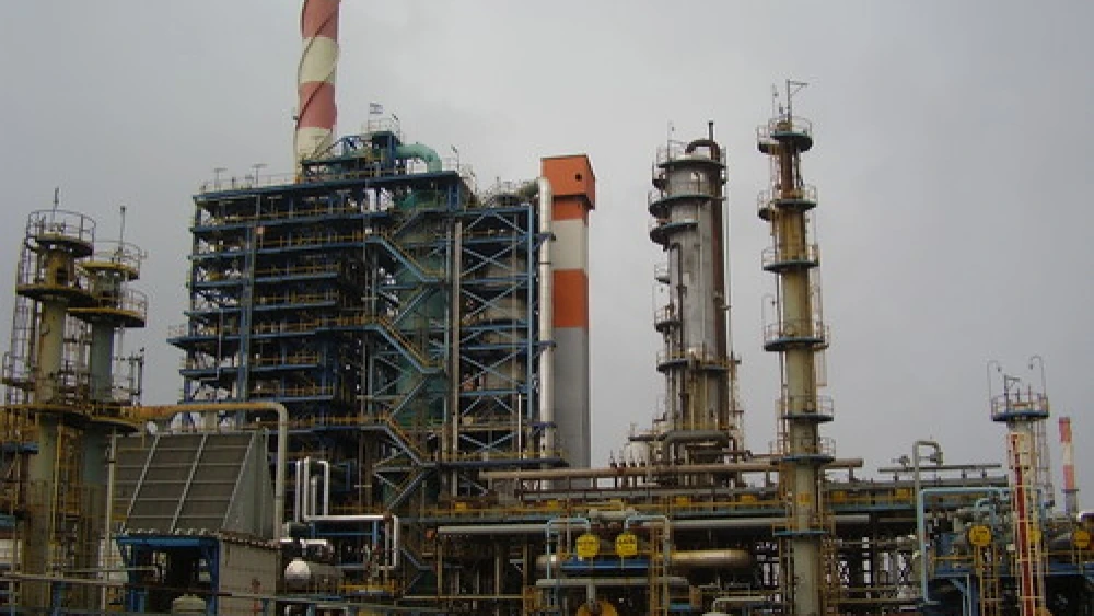 The Haifa oil refinery. Photo by Avishai Teicher/PikiWiki Israel.