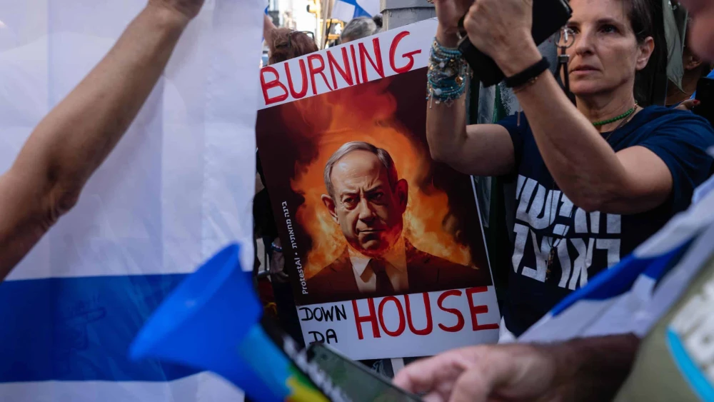 Demonstrators protest against Israeli Prime Minister Benjamin Netanyahu in New York City, Sept. 20, 2023. Photo: Luke Tress/Flash90
