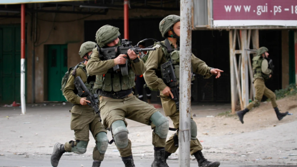 Palestinian protesters clash with Israeli security forces near the Huwara checkpoint on Dec. 22, 2017. Photo by Nasser Ishtayeh/Flash90.