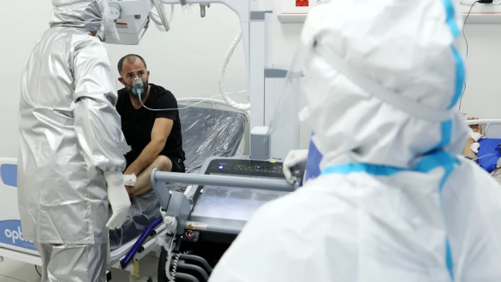 Medical staff treat a patient in the coronavirus section of the Dura hospital near Hebron, on July 14, 2020. Photo by Wisam Hashlamoun/Flash90.