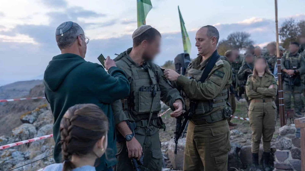 Brig. Gen. Yair Palai (right), commander of the Golan Division, at the ceremony inaugurating the Pereh Unit. Credit: IDF.