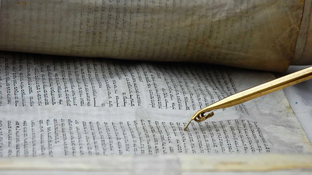 An etzba, translated in English as “finger,” is a Jewish ritual pointer. It is used to point to the text during the Torah reading from the parchment Torah scrolls. It is intended to prevent anyone from touching the parchment, which is considered sacred, March 16, 2010. Photo by Rachael Cerrotti/Flash90.