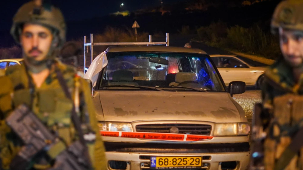 Israeli security forces inspect the scene of a shooting attack near Homesh, in Judea and Samaria, on Dec. 16, 2021. Photo by Hillel Maeir/Flash90.