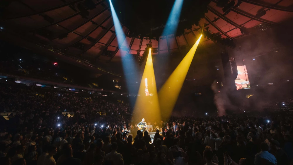 Ishay Ribo performs at Madison Square Garden on Sept. 15, 2024. Credit: Courtesy of Bnei Akiva of the United States and Canada.