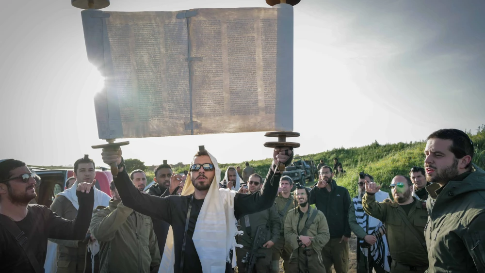 Israel Defense Forces reading Torah