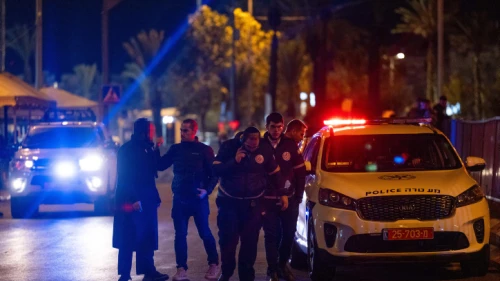 Police officers at the scene of an attempted stabbing outside Jerusalem's Old City, Dec. 19, 2021. Photo by Yonatan Sindel/Flash90.