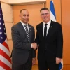 Israeli Foreign Minister Gideon Sa'ar, right, shakes hands with House Minority Leader Hakeem Jeffries (D-N.Y.) in Jerusalem on April 24, 2025. Source: X/@gidonsaar.
