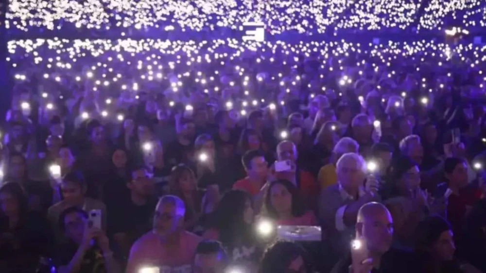 Acto nacional en memoria de las víctimas de la masacre del 7 de octubre de 2023, celebrado en el parque Yarkón de Tel Aviv el 6 de octubre de 2025. Foto: Gideon Markowicz.