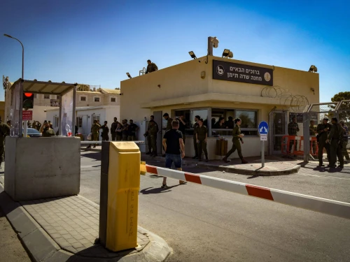 Demonstrators protest against the detention of Israeli reserve soldiers suspected of assaulting a Hamas terrorist at the Sde Teiman military base near Beersheva, July 29, 2024. Photo by Dudu Greenspan/Flash90.