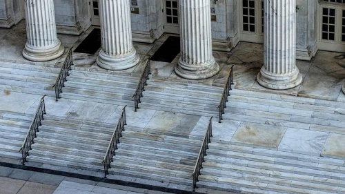 Courthouse. Credit: Pixabay.