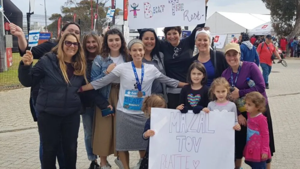 Beatie Deutsch at the September 2019 Cape Town International Marathon with women and girls from the local Jewish community. Photo courtesy of Beatie Deutsch.
