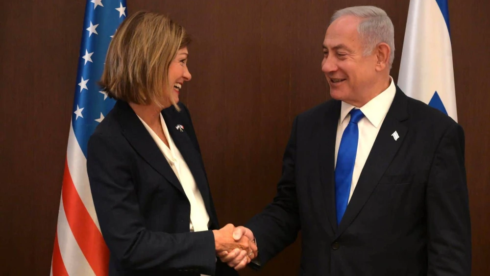 Israeli Prime Minister Benjamin Netanyahu meets in Jerusalem with Iowa Governor Kim Reynolds, June 28, 2023. Photo by Amos Ben-Gershom/GPO.