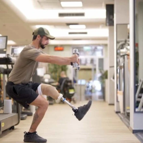 Israeli soldier Yoav Tzivoni, wounded in the Gaza Strip, acclimates to his prosthetic leg in the docuseries "Fighters." Credit: Courtesy of Izzy.