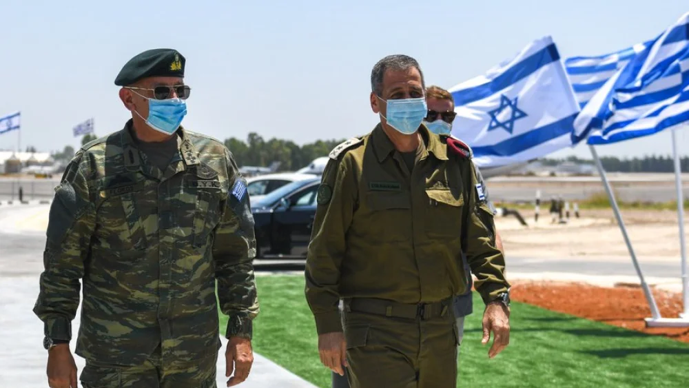 IDF Chief of General Staff Lt. Gen. Aviv Kochavi (right) hosts Hellenic National Defense Chief Gen. Konstantinos Floros, on July 14, 2020. Source: IDF/Twitter.