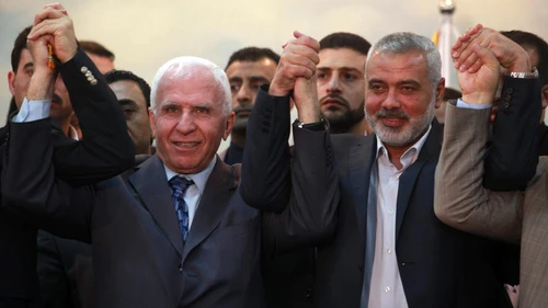 Senior Fatah official Azzam al-Ahmed (left) and Hamas leader Ismail Haniyeh announce a reconciliation agreement between the terrorist factions in Gaza City, April 23, 2014. Photo by Abed Rahim Khatib/Flash90.