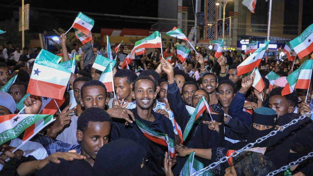 Residents in downtown Hargeisa wave Somaliland flags as they celebrate Israel's announcement recognizing the nation's statehood, Dec. 26, 2025. Photo by Farhan Aleli/AFP via Getty Images.