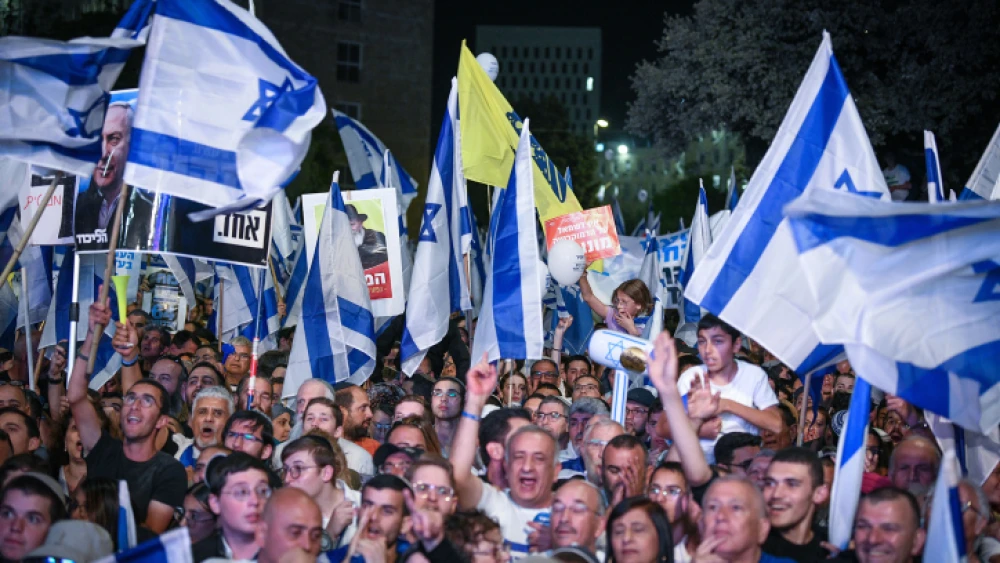 A pro-government rally near the Knesset in Jerusalem, April 27, 2023. Photo by Arie Leib Abrams/Flash90.
