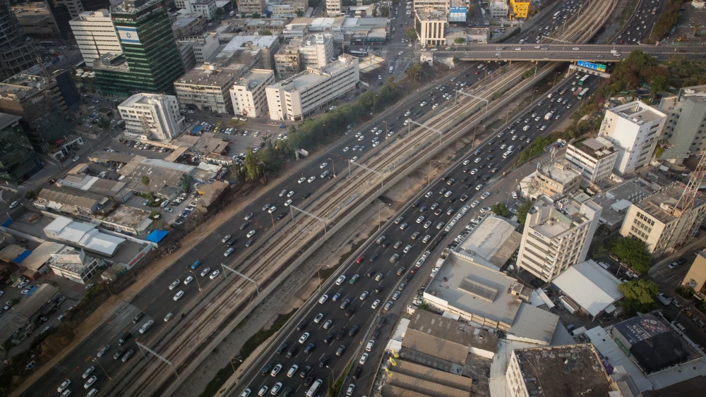 View of the Ayalon highway in Tel Aviv. November 06, 2019. Photo by Miriam Alster/FLASH90