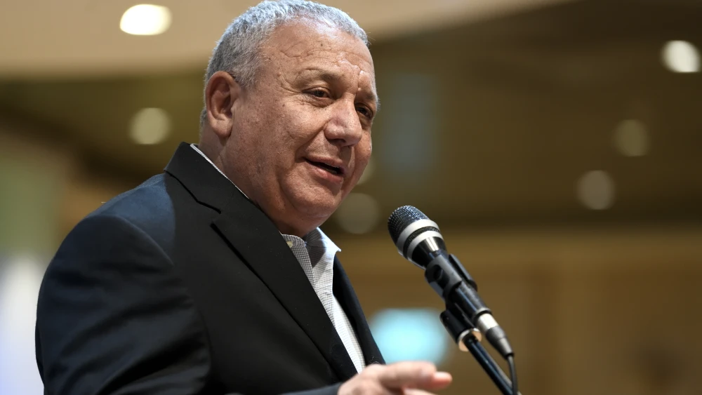 Gadi Eisenkot, leader of Yashar Party and a former IDF chief of staff, speaks during an election campaign rally in Nordiya, Israel, Aug. 31, 2026. Photo by Gili Yaari/Flash90.