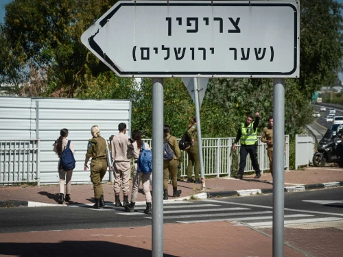 Police at the scene of a stabbing attack at the entrance to Tzrifin military base in central Israel, where two Israeli soldiers were injured, one of them in serious condition. April 4, 2023. Photo by Avshalom Sassoni/Flash90.
