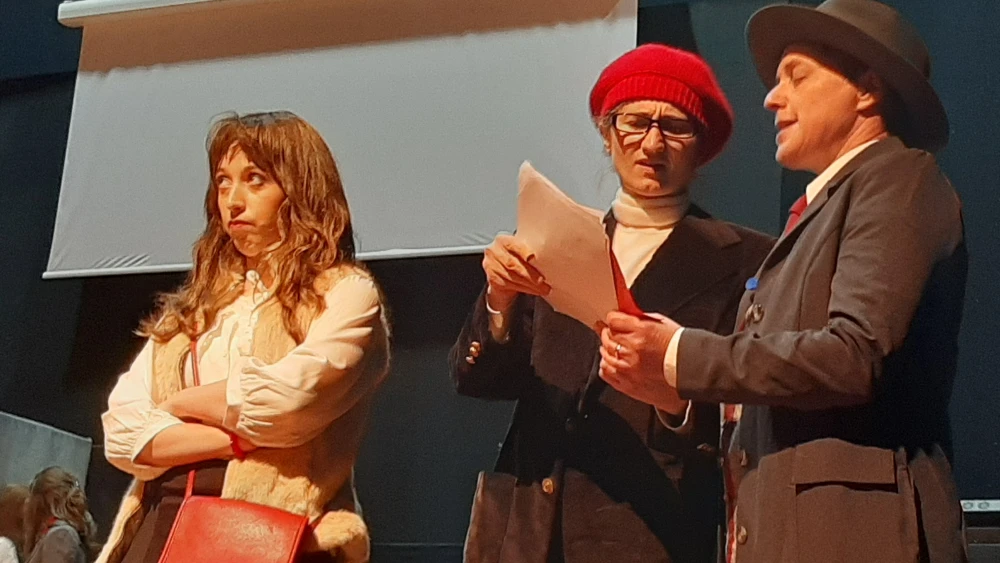 Elisheva Avidar, as the anti-Semitic Soviet director Konstantin Tabakov, with his star (Hadassa Daniels) and producer (Yael Valier).