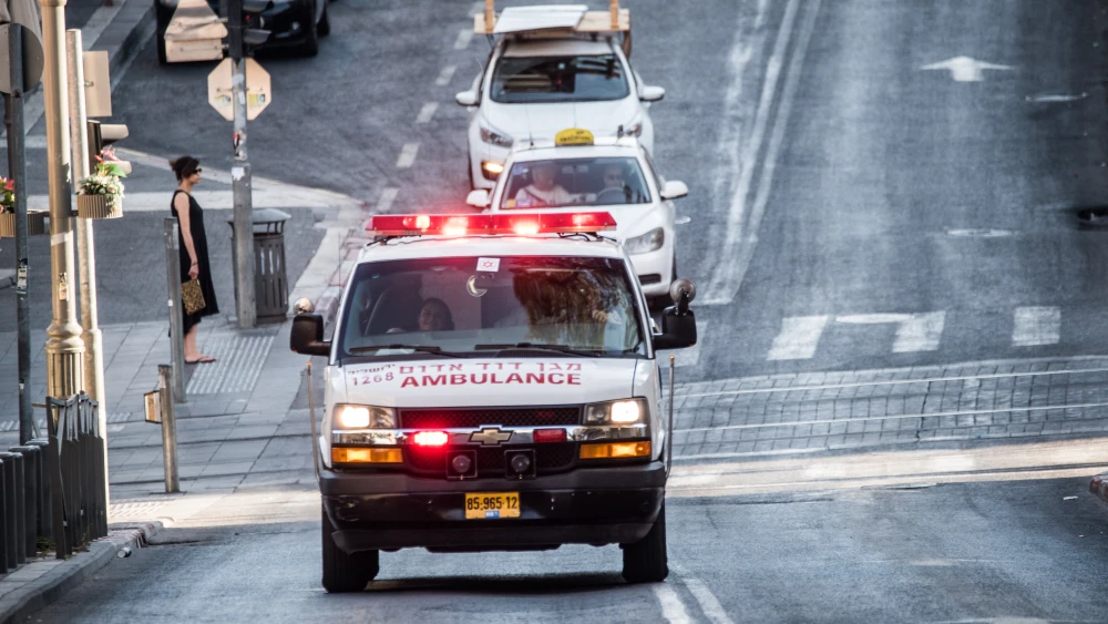 A Magen David Adom ambulance drives down a street in Jerusalem with its emergency lights activated on July 1, 2017. Photo by Kobi Richter/TPS.