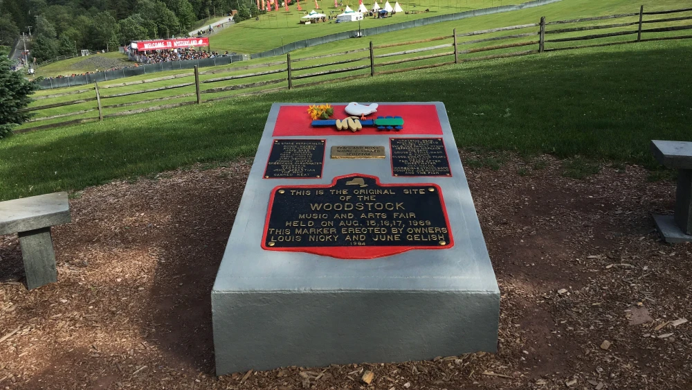 Monument marking the site of the original 1969 Woodstock Music and Arts Festival in the town of Bethel, N.Y., June 2016. Credit: Marc Holstein/Creative Commons via Wikimedia Commons.