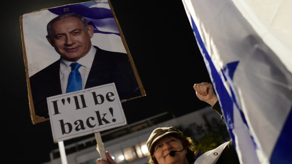 Participants in a mass protest against the Israeli government, at Habima Square in Tel Aviv, Dec. 7, 2021. Photo by Tomer Neuberg/Flash90.