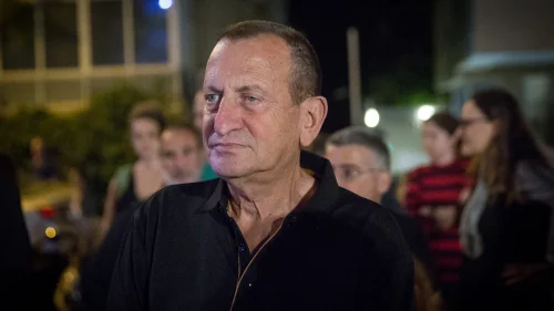 Tel Aviv mayor Ron Huldai attends a protest outside Cinemateque in Tel Aviv, on October 27, 2018. Photo by Miriam Alster/Flash90