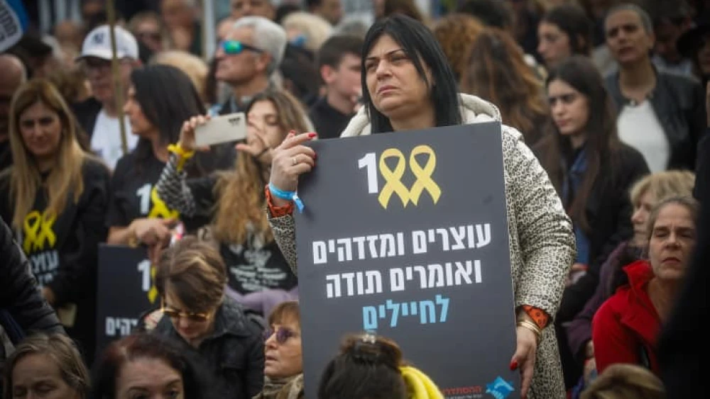 People attend 24-hour rally for hostages marking 100 days since the start of the war between Israel and Hamas, at "Hostage Square" in Tel Aviv, on January 14, 2024. Photo by Miriam Alster/Flash90 *** Local Caption *** ????? ?????? ?????? ?? ???? ????? ???? ???? 100 ??? ??? ?????